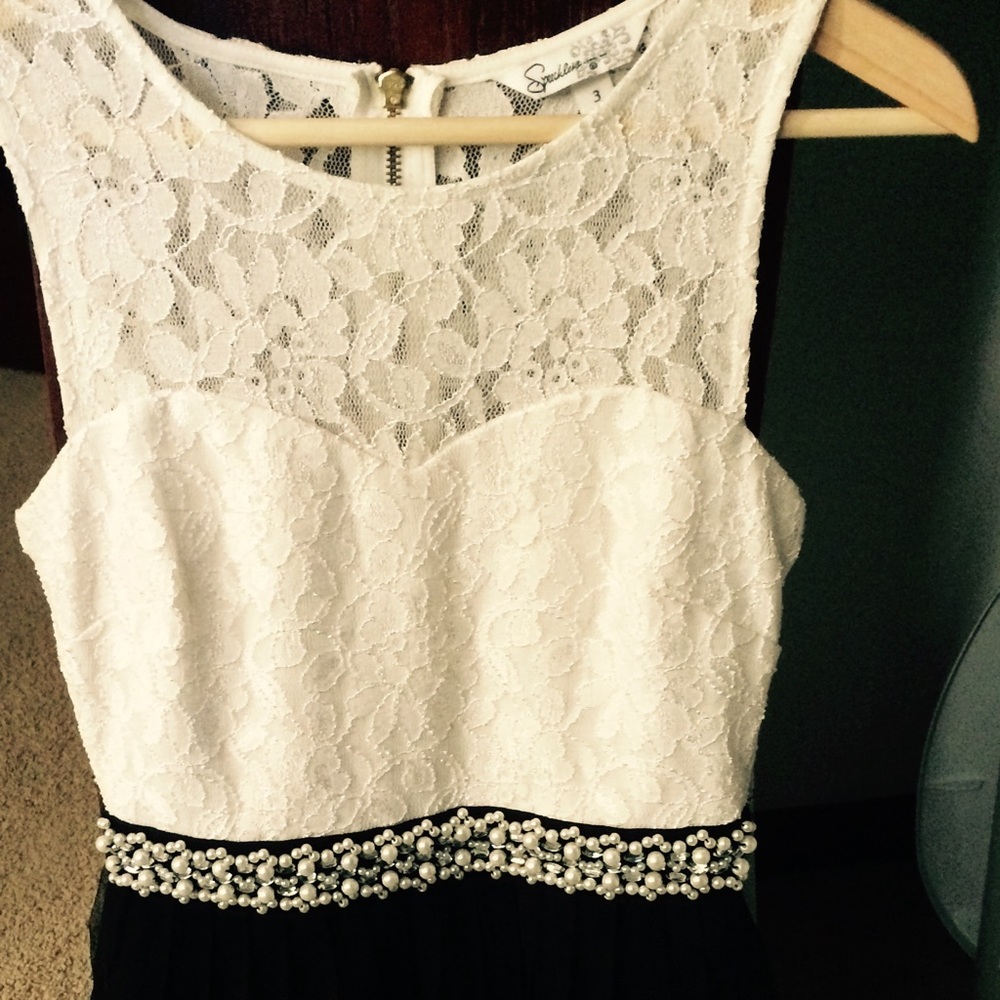 Black and white laced knee dress